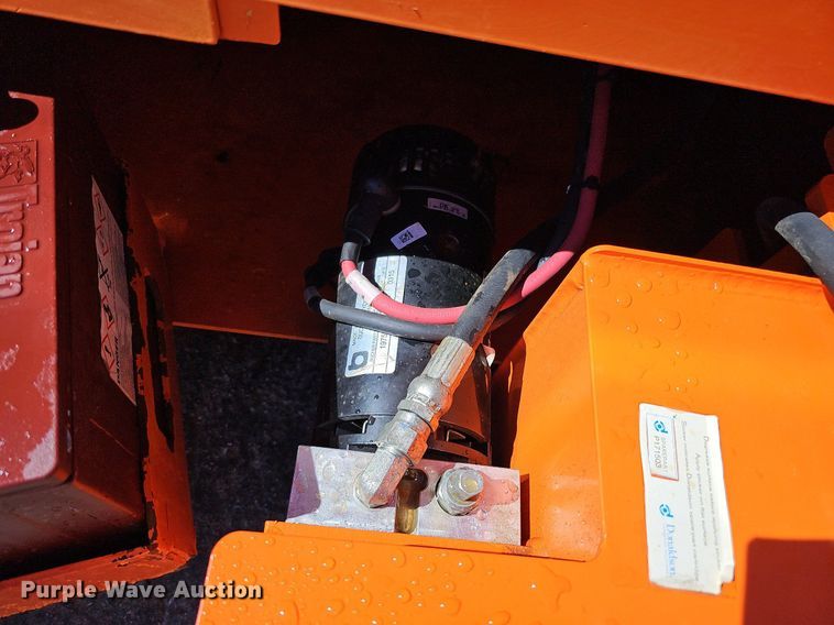 image for item DQ1175 2015 Snorkel S4726E  scissor lift