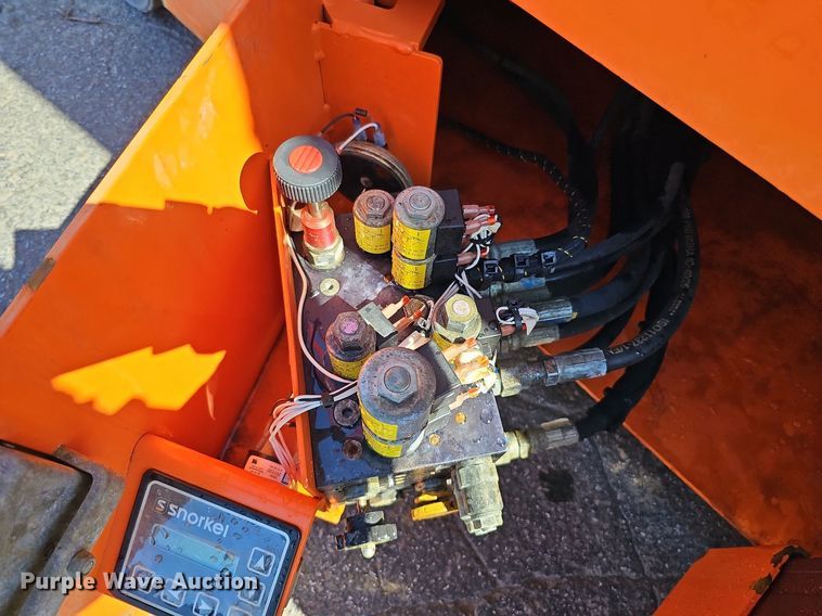image for item DQ1175 2015 Snorkel S4726E  scissor lift