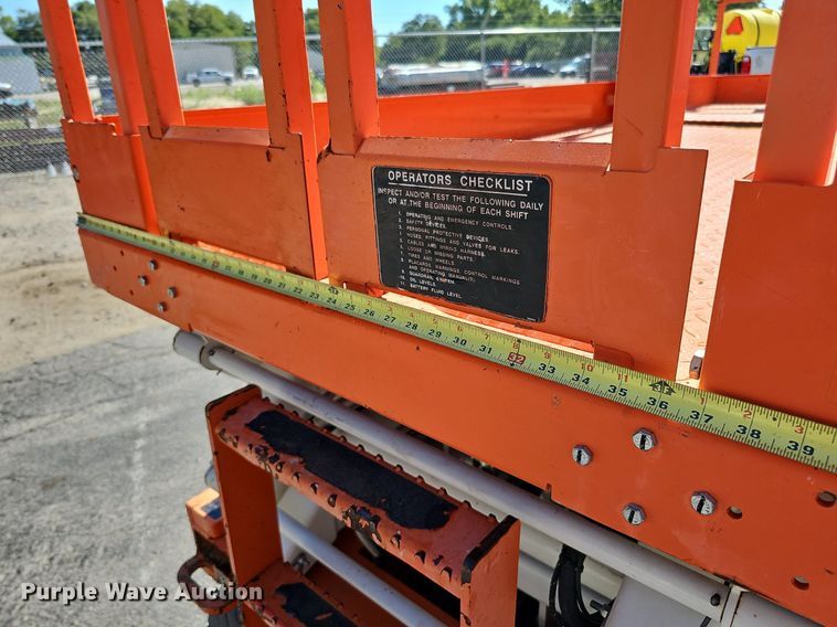 image for item DQ1175 2015 Snorkel S4726E  scissor lift