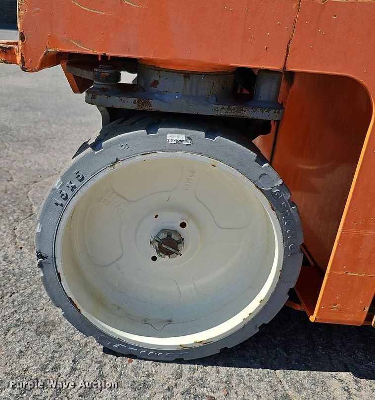 image for item DQ1175 2015 Snorkel S4726E  scissor lift