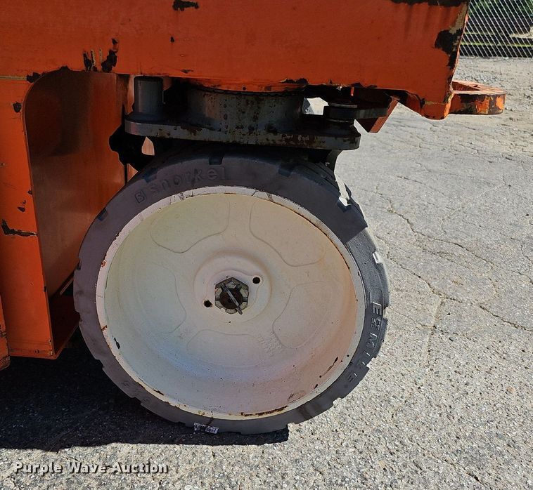 image for item DQ1175 2015 Snorkel S4726E  scissor lift