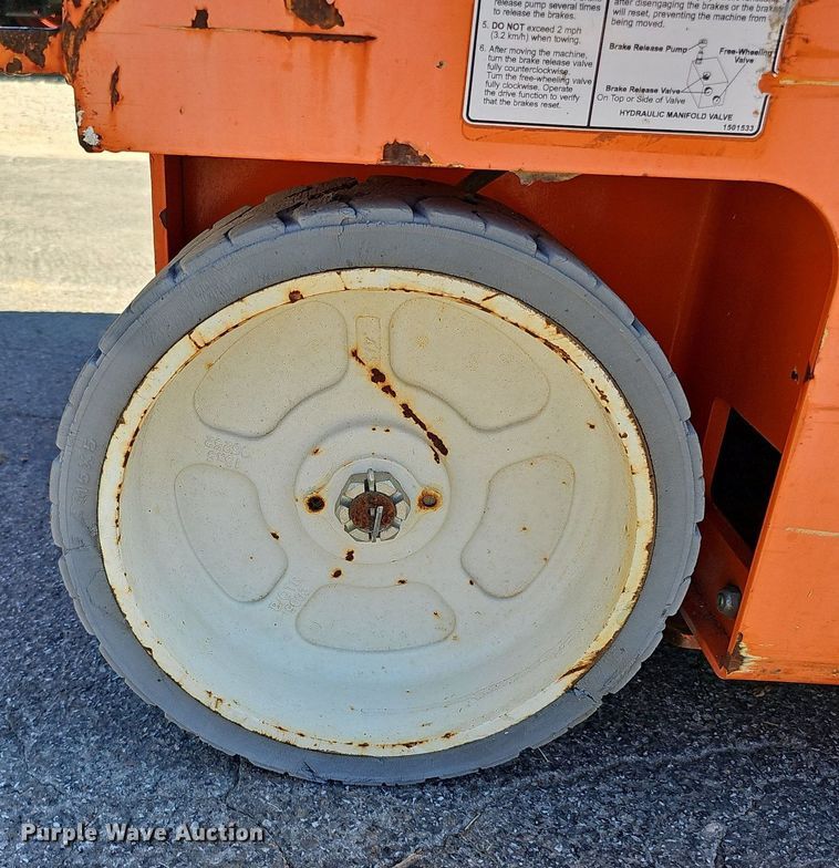 image for item DQ1175 2015 Snorkel S4726E  scissor lift