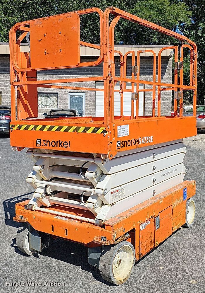 image for item DQ1176 2016 Snorkel S4732E  scissor lift