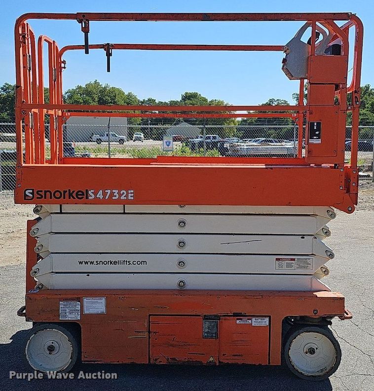 image for item DQ1176 2016 Snorkel S4732E  scissor lift