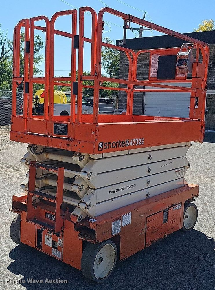 image for item DQ1176 2016 Snorkel S4732E  scissor lift