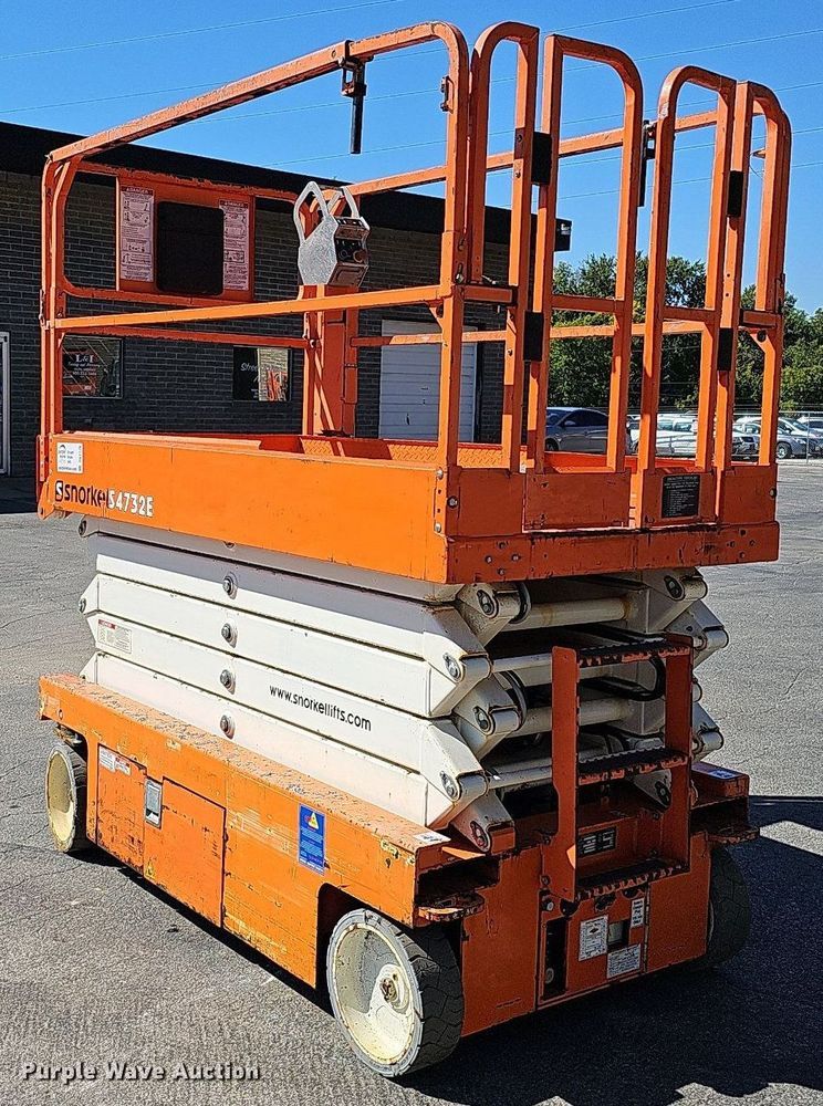image for item DQ1176 2016 Snorkel S4732E  scissor lift