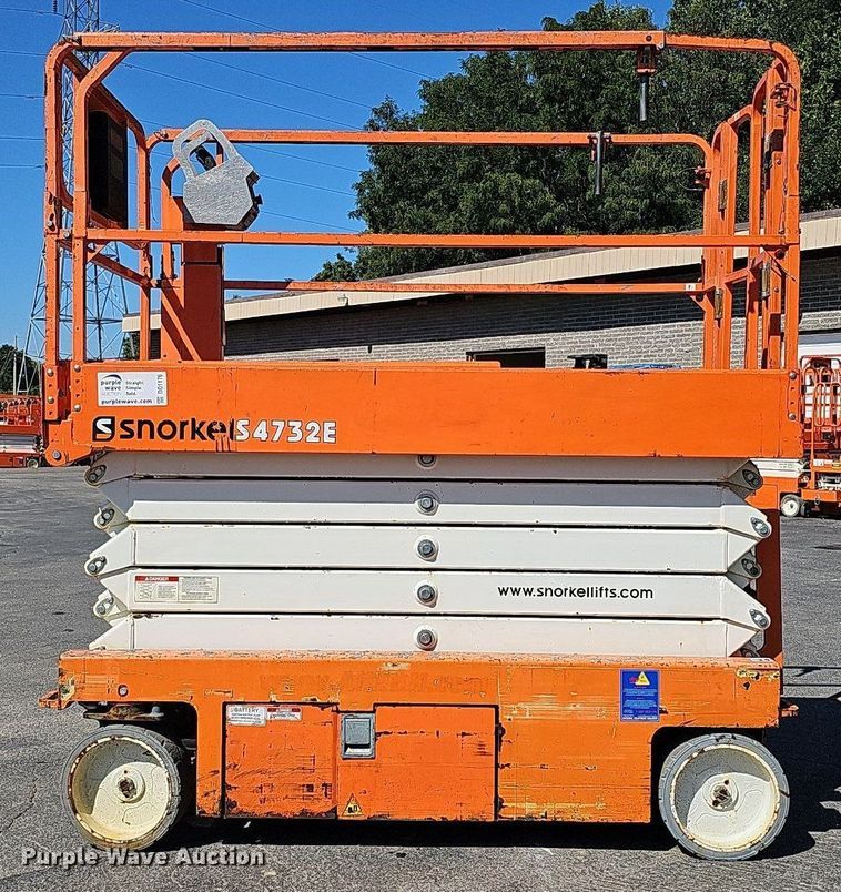image for item DQ1176 2016 Snorkel S4732E  scissor lift