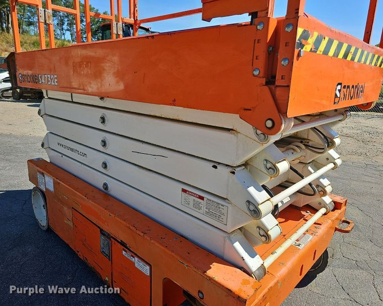 image for item DQ1176 2016 Snorkel S4732E  scissor lift