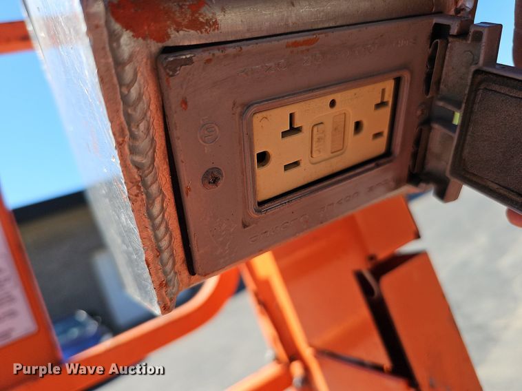 image for item DQ1176 2016 Snorkel S4732E  scissor lift