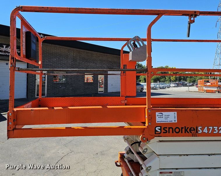 image for item DQ1176 2016 Snorkel S4732E  scissor lift