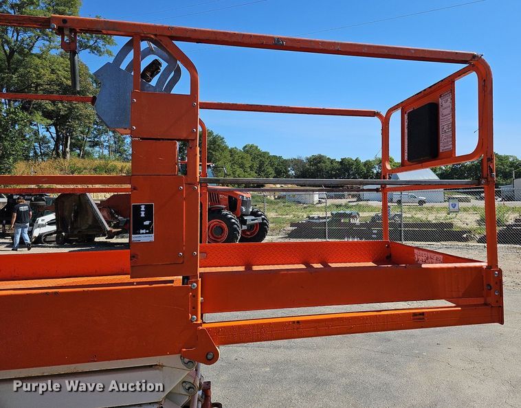 image for item DQ1176 2016 Snorkel S4732E  scissor lift