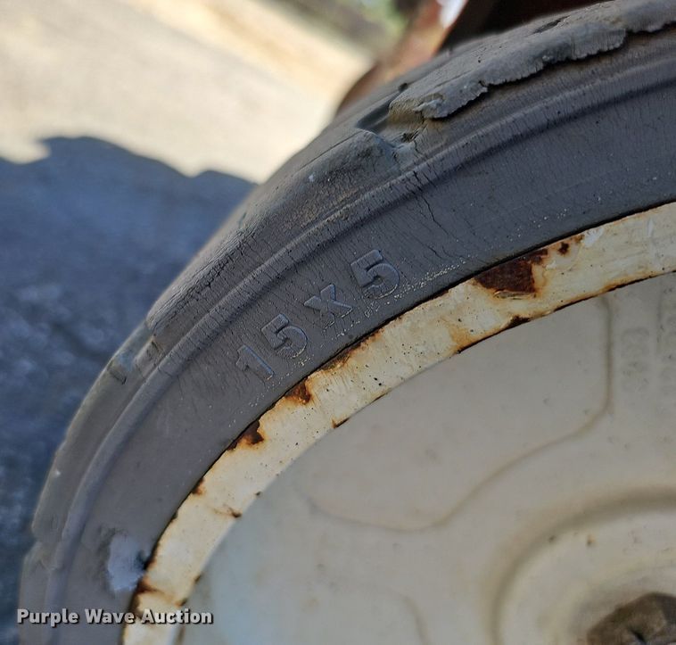 image for item DQ1176 2016 Snorkel S4732E  scissor lift