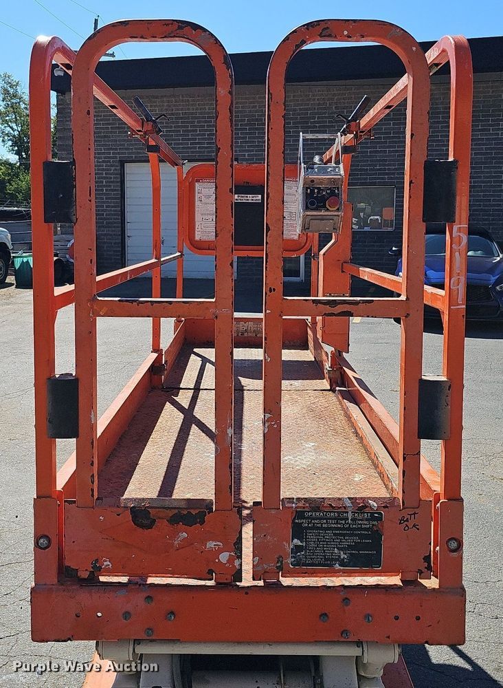image for item DQ1177 2016 Snorkel S3219E  scissor lift