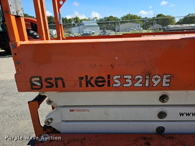 image for item DQ1177 2016 Snorkel S3219E  scissor lift