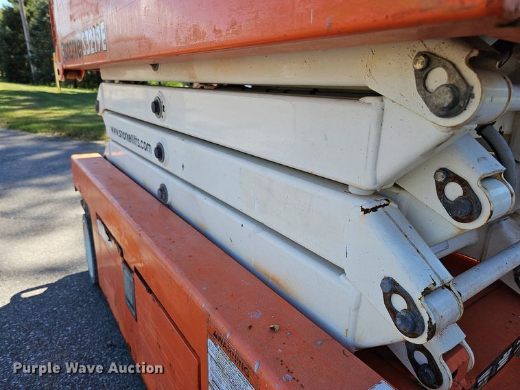 image for item DQ1178 2016 Snorkel S3219E  scissor lift