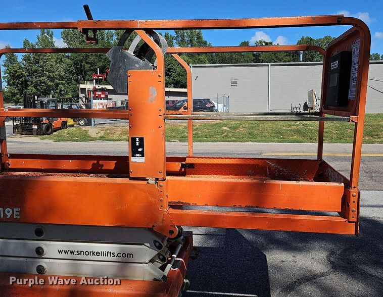 image for item DQ1178 2016 Snorkel S3219E  scissor lift