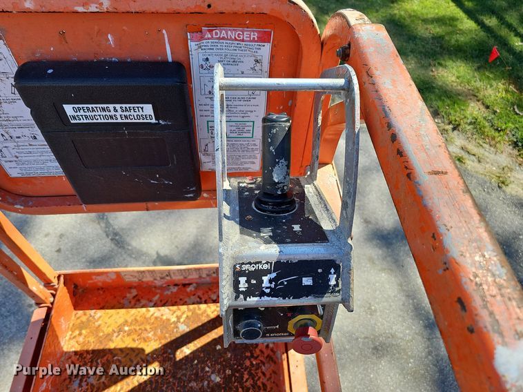 image for item DQ1178 2016 Snorkel S3219E  scissor lift