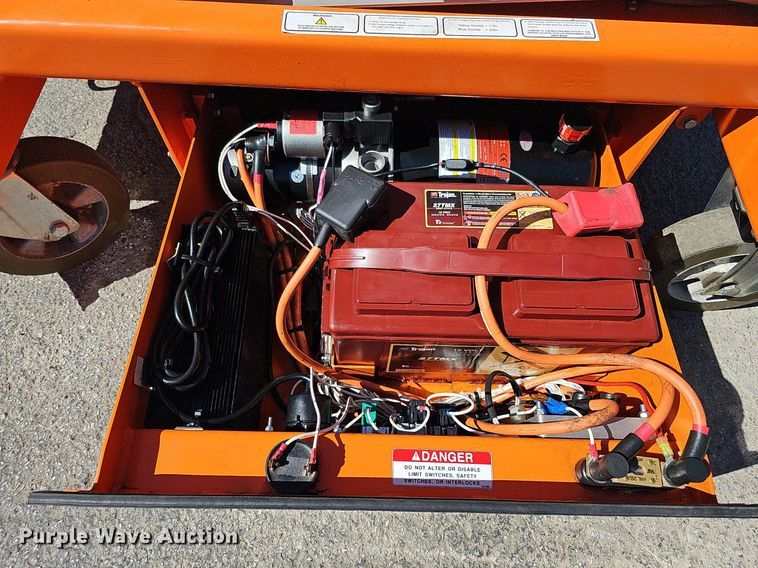 image for item DQ1179 2016 Snorkel S3008P  scissor lift