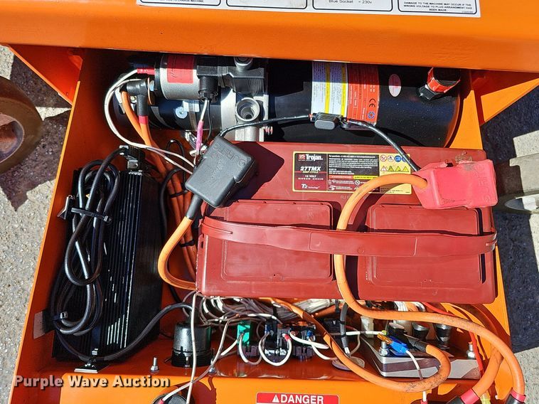 image for item DQ1179 2016 Snorkel S3008P  scissor lift