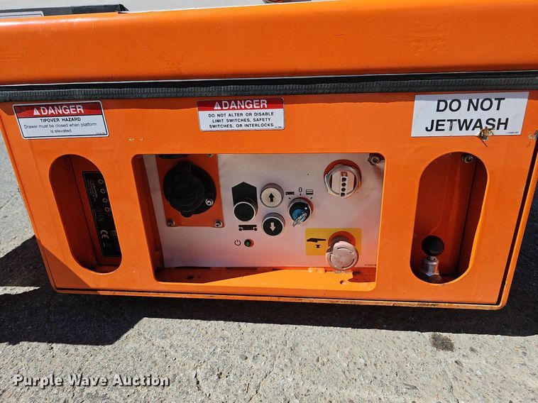 image for item DQ1179 2016 Snorkel S3008P  scissor lift