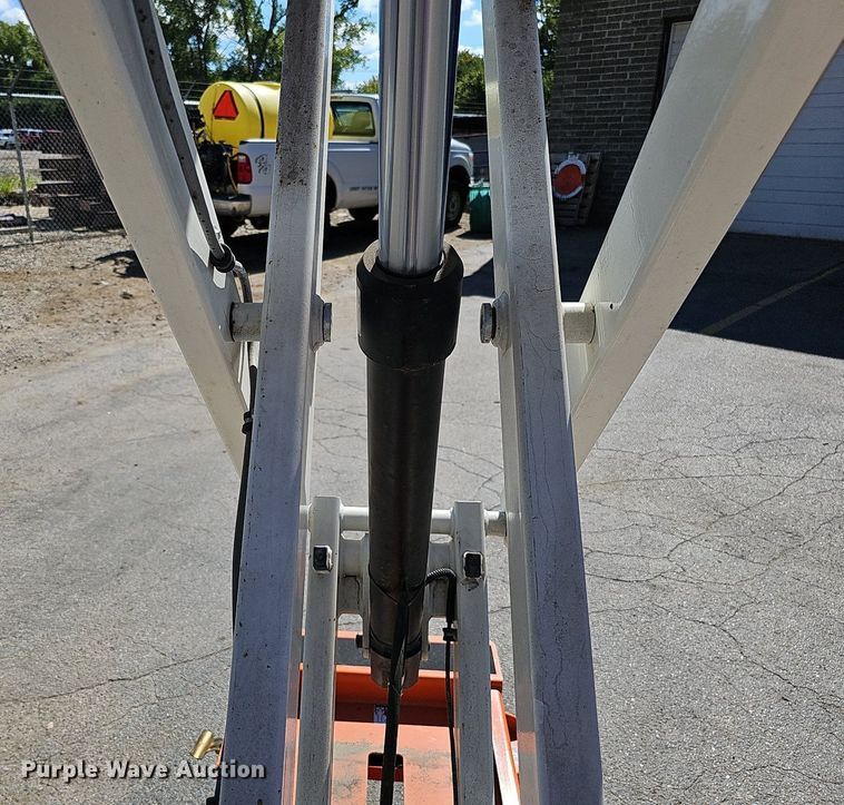image for item DQ1179 2016 Snorkel S3008P  scissor lift