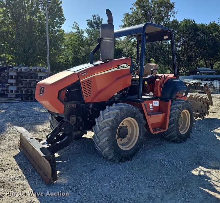 image for item DQ1201 2007 Ditch Witch RT95  trencher