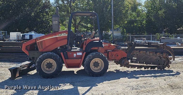 image for item DQ1201 2007 Ditch Witch RT95  trencher