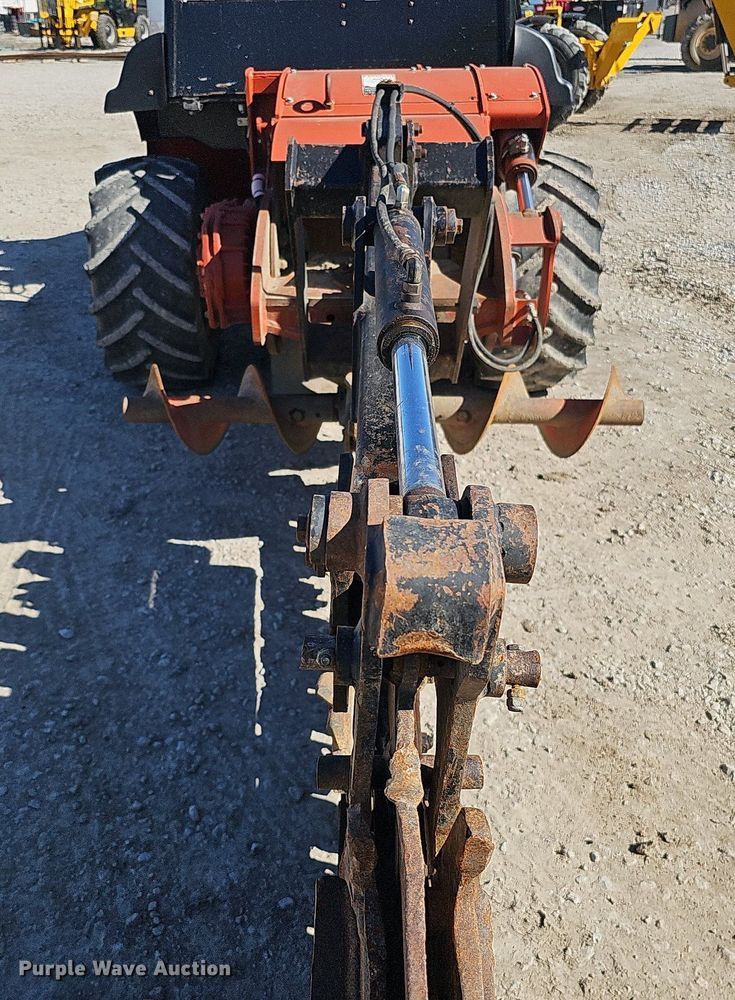 image for item DQ1201 2007 Ditch Witch RT95  trencher