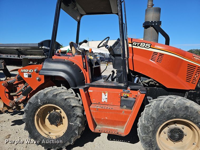 image for item DQ1201 2007 Ditch Witch RT95  trencher