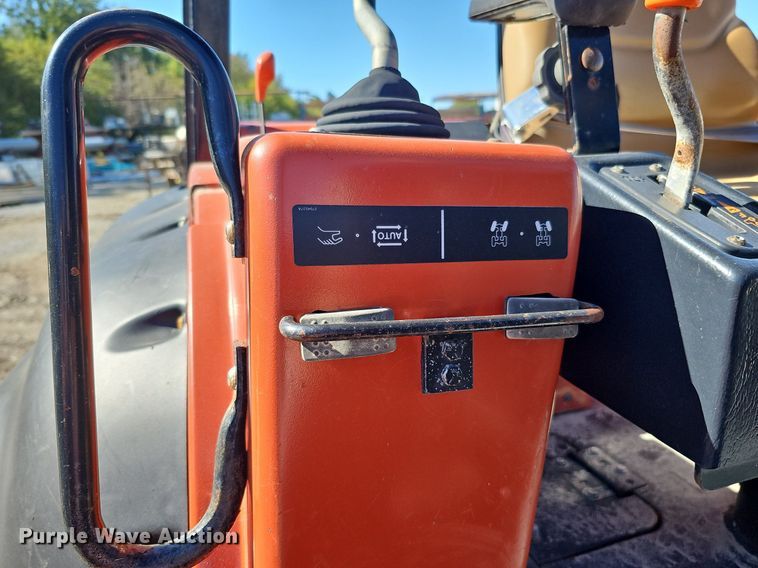 image for item DQ1201 2007 Ditch Witch RT95  trencher