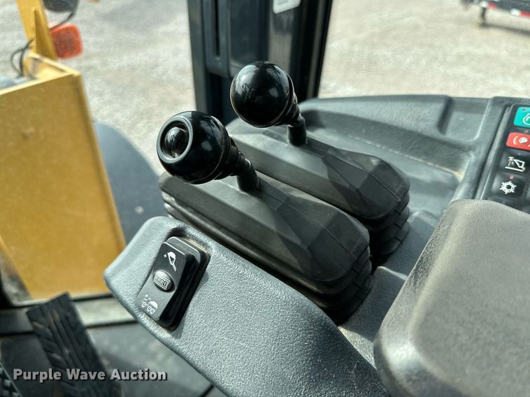 image for item DQ1439 2017 John Deere 624K-II  wheel loader