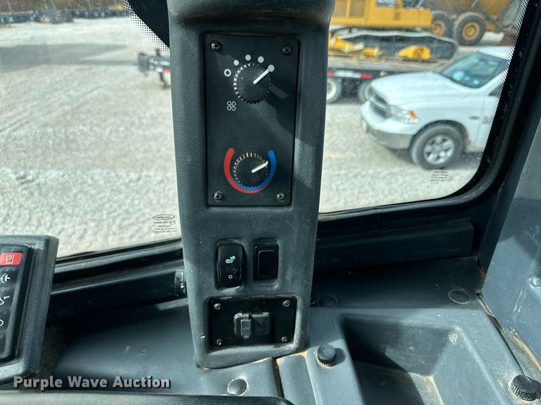 image for item DQ1439 2017 John Deere 624K-II  wheel loader