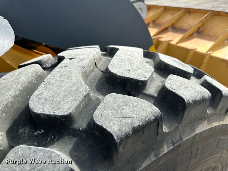 image for item DQ1439 2017 John Deere 624K-II  wheel loader