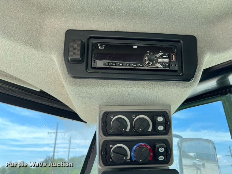 image for item DQ2202 2018 Caterpillar 972M  wheel loader