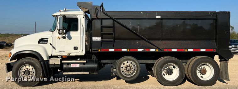 image for item DQ2207 2004 Mack CV713  dump truck