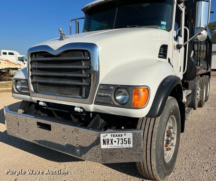 image for item DQ2207 2004 Mack CV713  dump truck