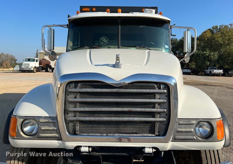 image for item DQ2207 2004 Mack CV713  dump truck