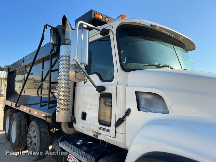 image for item DQ2207 2004 Mack CV713  dump truck