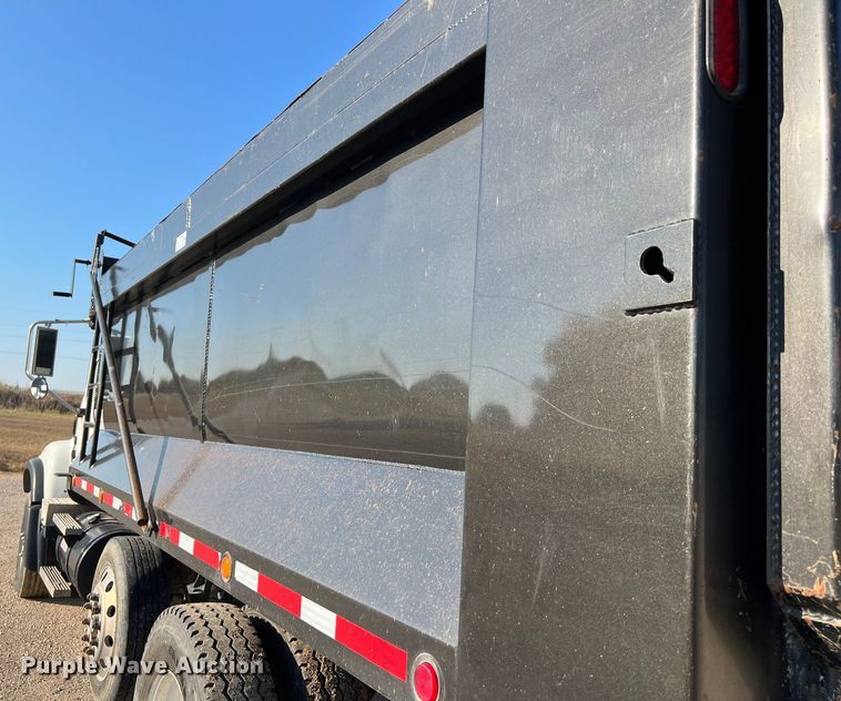 image for item DQ2207 2004 Mack CV713  dump truck