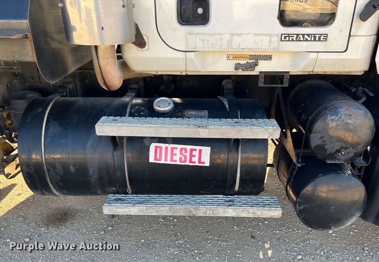 image for item DQ2207 2004 Mack CV713  dump truck