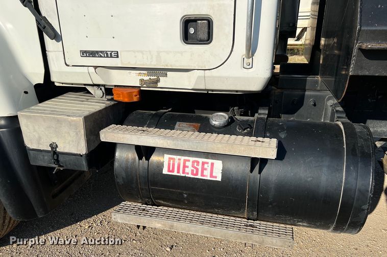 image for item DQ2207 2004 Mack CV713  dump truck