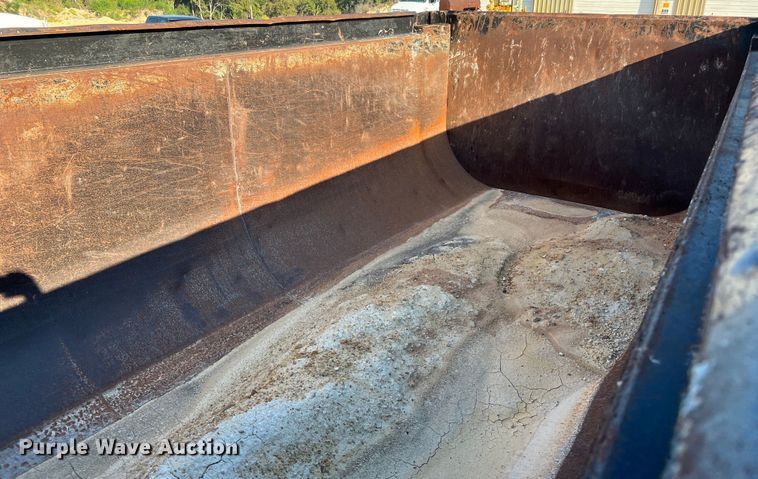 image for item DQ2207 2004 Mack CV713  dump truck