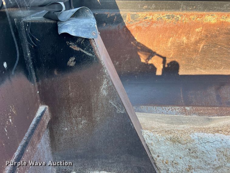 image for item DQ2207 2004 Mack CV713  dump truck