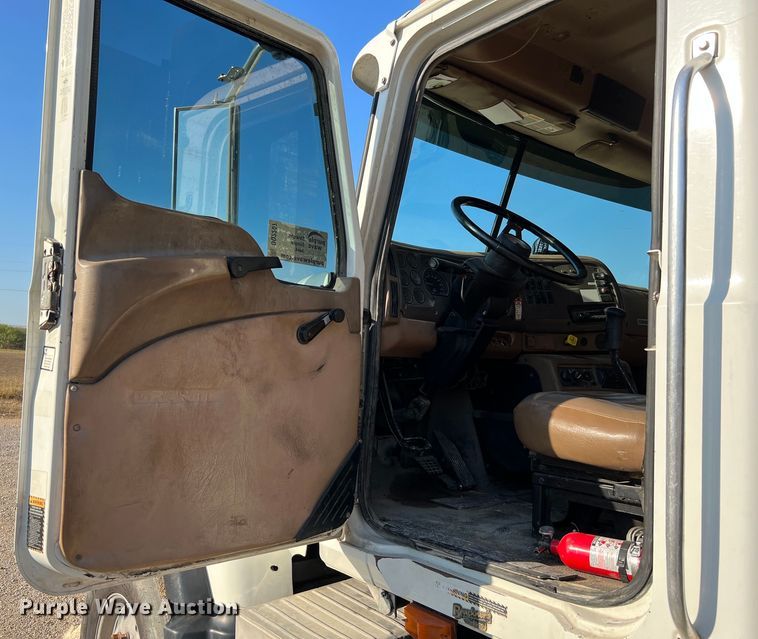 image for item DQ2207 2004 Mack CV713  dump truck