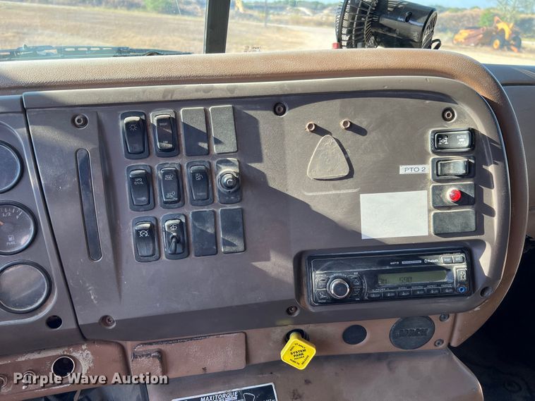 image for item DQ2207 2004 Mack CV713  dump truck