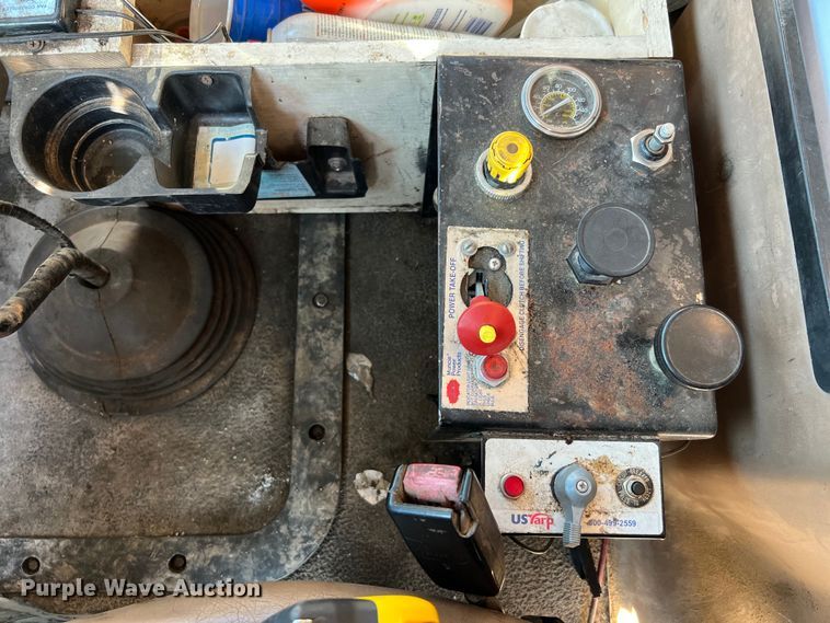 image for item DQ2207 2004 Mack CV713  dump truck