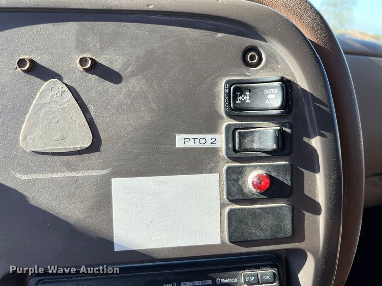 image for item DQ2207 2004 Mack CV713  dump truck