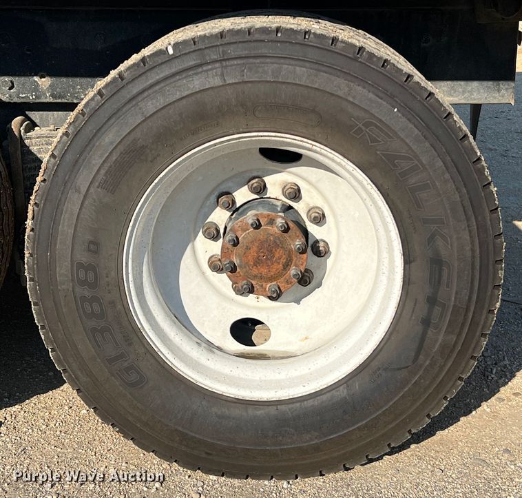 image for item DQ2207 2004 Mack CV713  dump truck