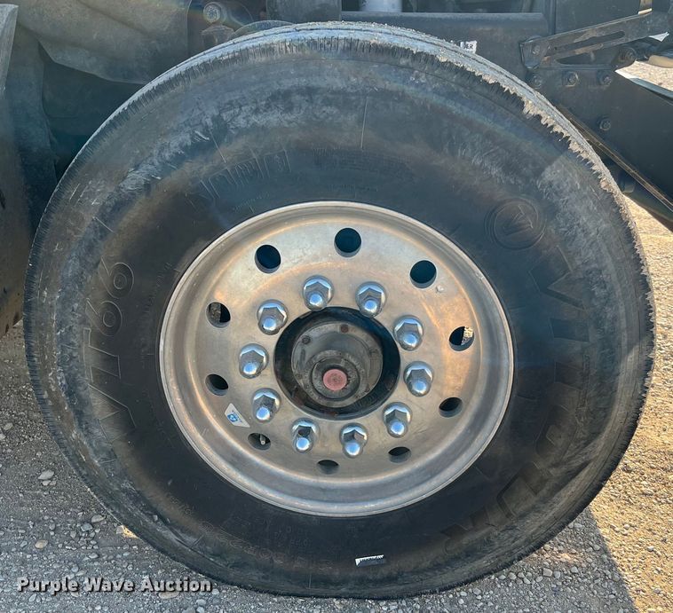 image for item DQ2207 2004 Mack CV713  dump truck