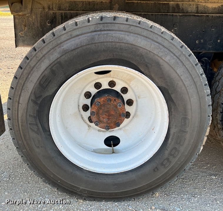 image for item DQ2207 2004 Mack CV713  dump truck